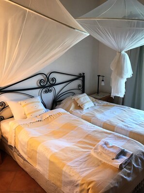 2 bedrooms, iron/ironing board, travel cot, WiFi