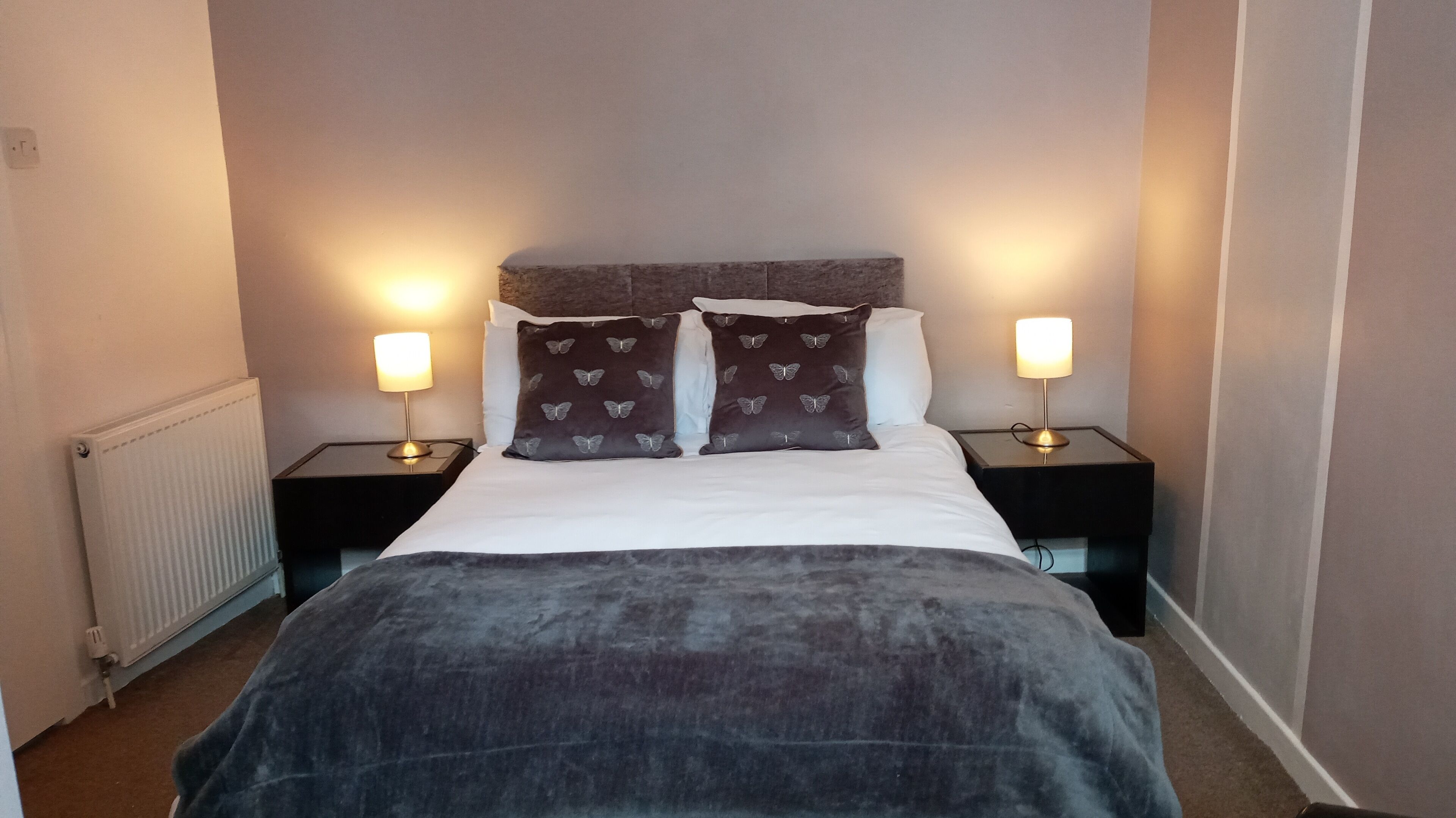 double room | free wifi, bed sheets