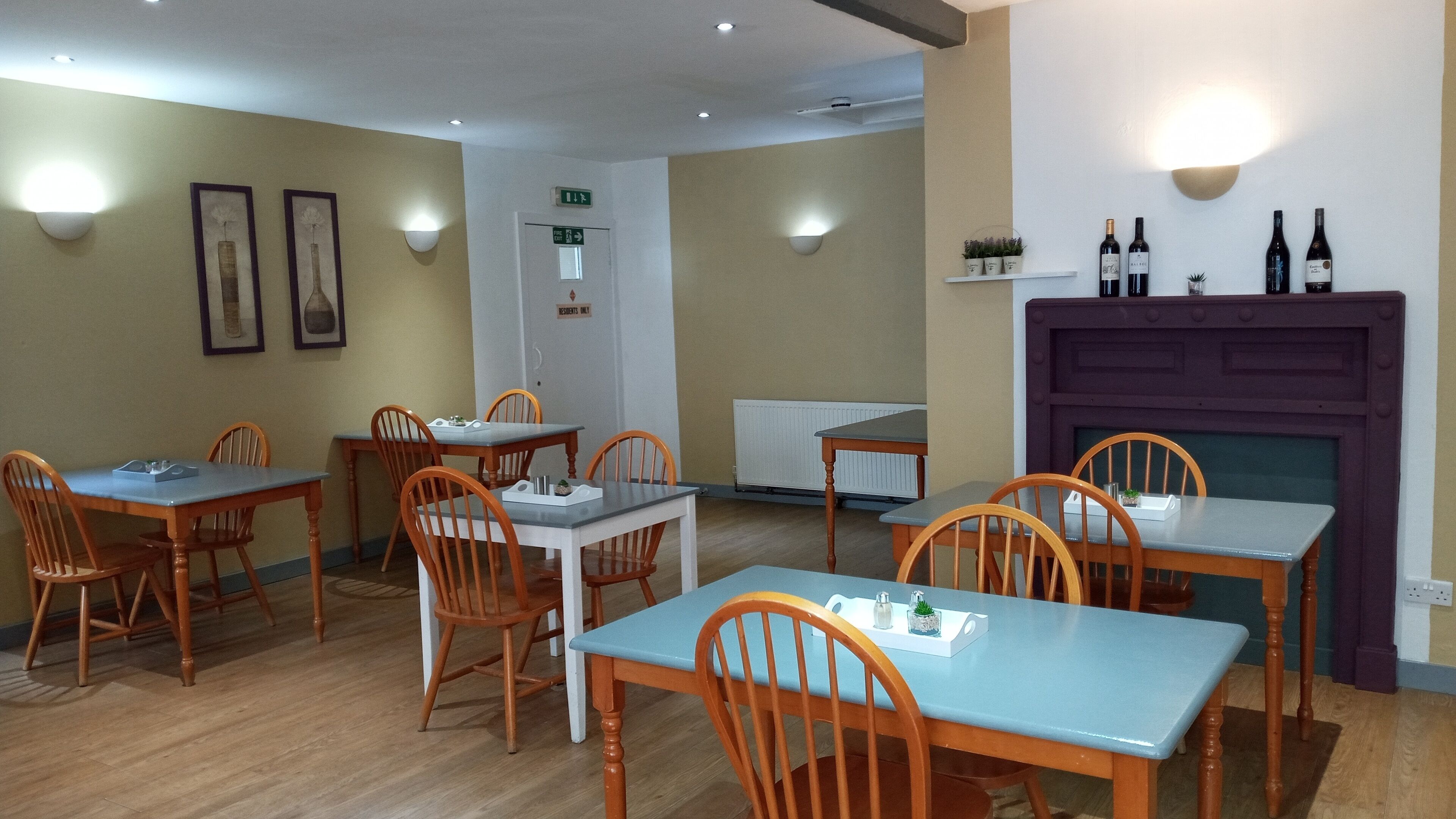 free daily cooked-to-order breakfast