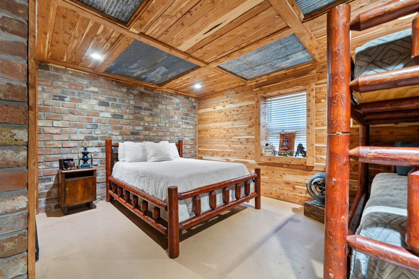 2 slaapkamers, een bureau, een strijkplank/strijkijzer, gratis wifi