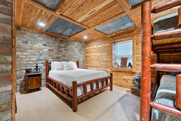 2 bedrooms, desk, iron/ironing board, free WiFi