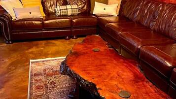 Smart-TV, Videospielkonsole, Bücher, Stereoanlage