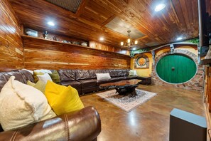 Smart TV, consola de videojuegos, libros y estéreo 