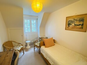 5 bedrooms, iron/ironing board, free WiFi