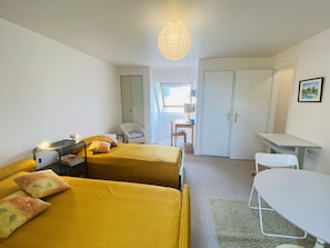 5 bedrooms, desk, iron/ironing board, free WiFi
