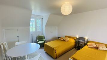 5 chambres, fer et planche à repasser, Wi-Fi gratuit