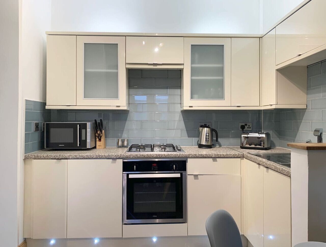 冰箱、微波炉、烤箱、烤面包机