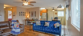 Walk2Old Town, 2bd/1ba, Large Yard, Pet Friendly!