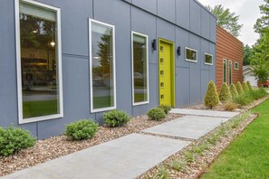 Exterior detail - The Traveler - 3 mi to DT Fayetteville and UofA (Fayetteville)