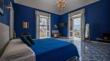 Deluxe-rum | SÀngtillbehör av högsta kvalitet, duntÀcken och skrivbord