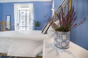 Quarto casal luxo, sacada | Roupas de cama premium, edredons de pluma, escrivaninha
