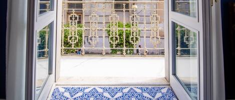 Deluxe Room | Terrace/patio