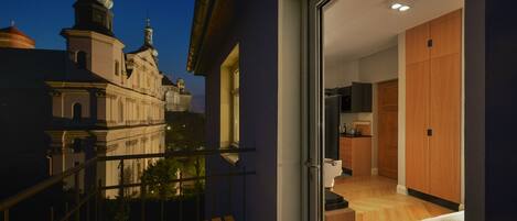 In-room safe, iron/ironing board, WiFi, bed sheets