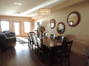Dining - LAKEFRONT- 3 bdrm Townhome #108  Amazing Osoyoos Chris - casadeloro108@gmail.com (Osoyoos)