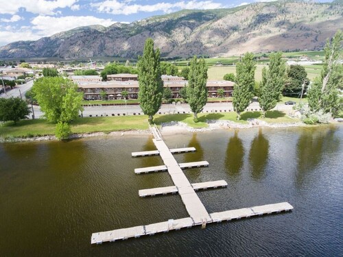 LAKEFRONT- 3 bdrm Townhome #108  Amazing Osoyoos Chris - casadeloro108@gmail.com