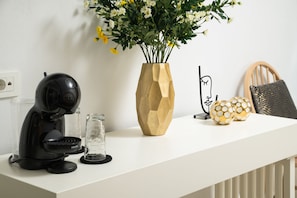 Standaard kamer | Luxe beddengoed, een kluis op de kamer, een bureau, geluiddichte muren