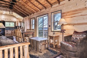 Smart TV, fireplace, DVD player, books - Newly remodeled lakeside cottage on Little Saint Germain Lake on snowmobile trai (St. Germain)