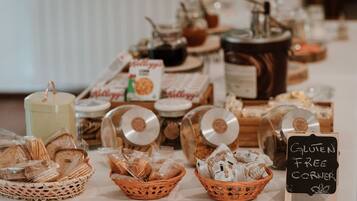 TĂ€gliches inbegriffenes kontinentales FrĂŒhstĂŒck