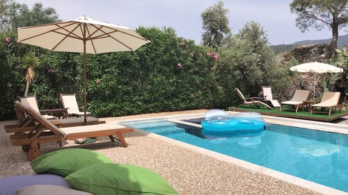 Olive Grove Villa, private pool & whirl pool, total privacy