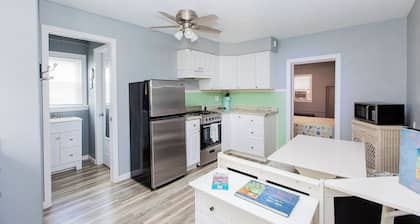 PG's Bungalow, 1.5 Blocks to Beach and Boardwalk, Pet Friendly