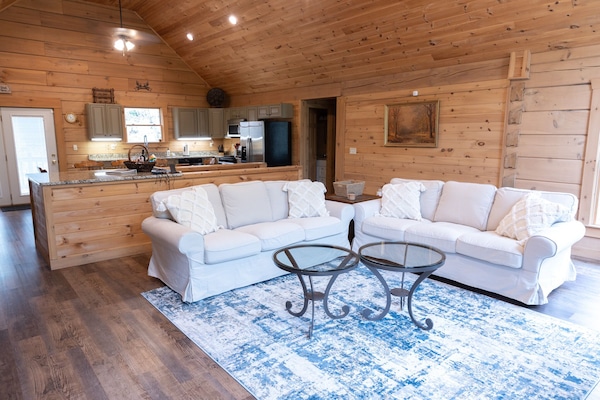 Smart TV, fireplace, Netflix, Hulu