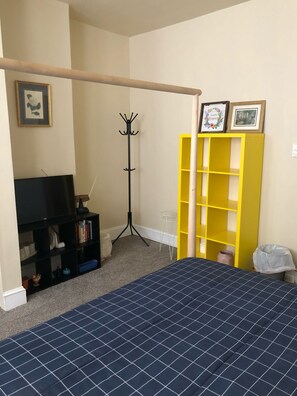 1 bedroom, in-room safe, desk, iron/ironing board - Apt near St. Christopher Hospital &Shriners Children Hospital (Philadelphia)