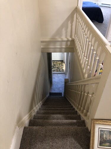 Apt near St. Christopher Hospital &Shriners Children Hospital