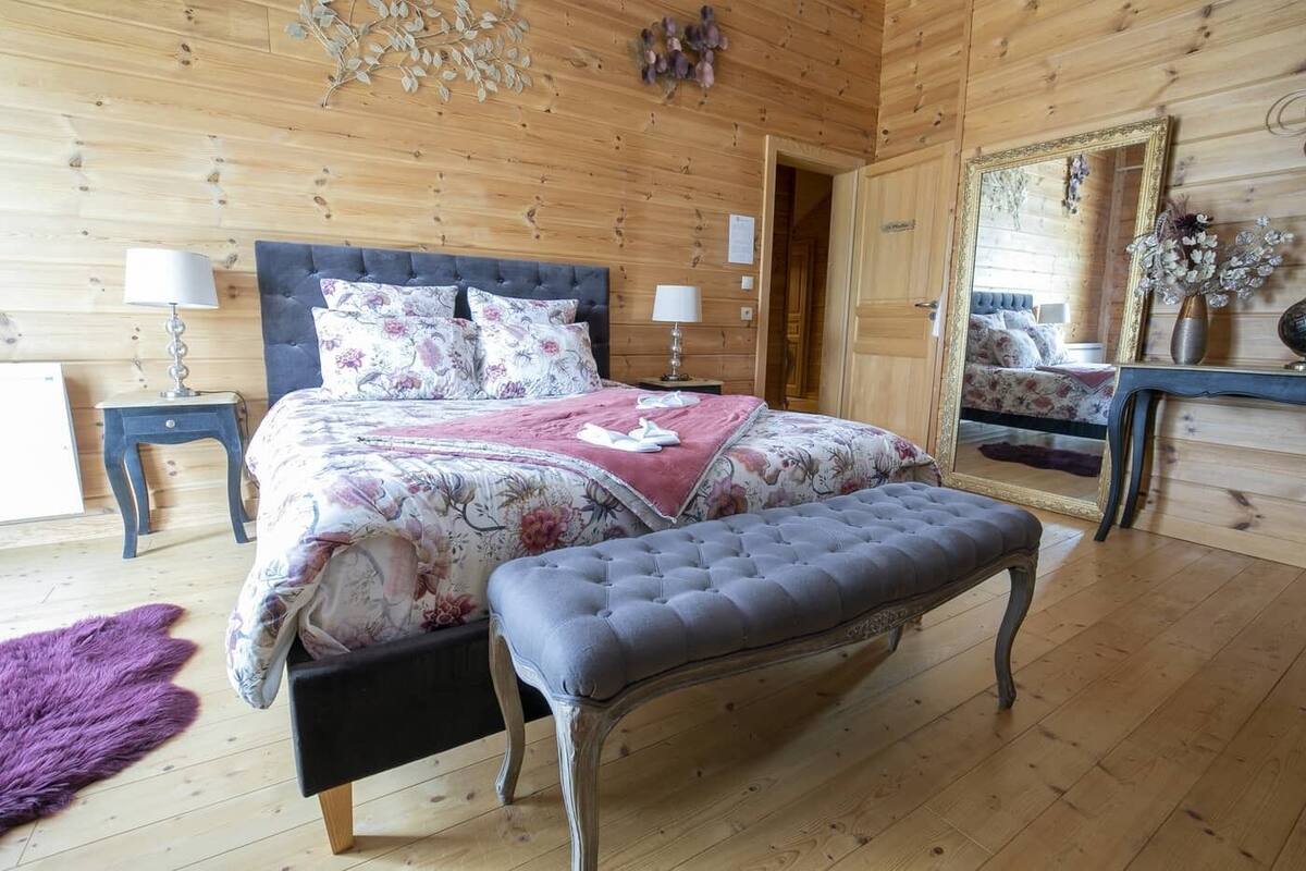 Double Room (Menetou) | Minibar, WiFi (free), bed sheets
