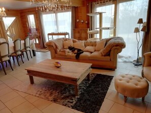 Coin salon dans le hall