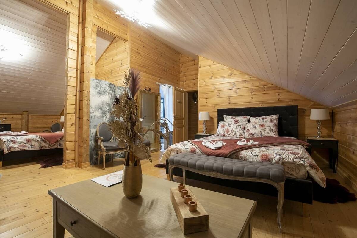 Quadruple Room (Pouilly) | Minibar, WiFi (free), bed sheets