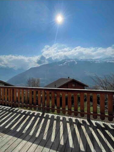Chalet 150m2, 2 terraces, barbecue, panoramic view 7 min from Bourg St Mce