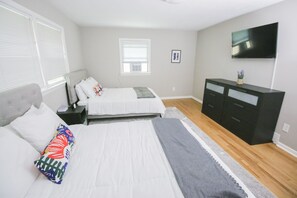 7 bedrooms, WiFi - Huge house by Princeton University! Fits up to 22! (Princeton)