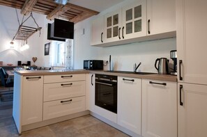 Fridge, microwave, oven, stovetop - Apartment "Franz", 97sqm, 2 sep. Bedroom (Übersee)