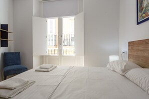 3 slaapkamers, een strijkplank/strijkijzer, gratis wifi, beddengoed