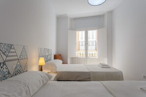 3 slaapkamers, een strijkplank/strijkijzer, gratis wifi, beddengoed