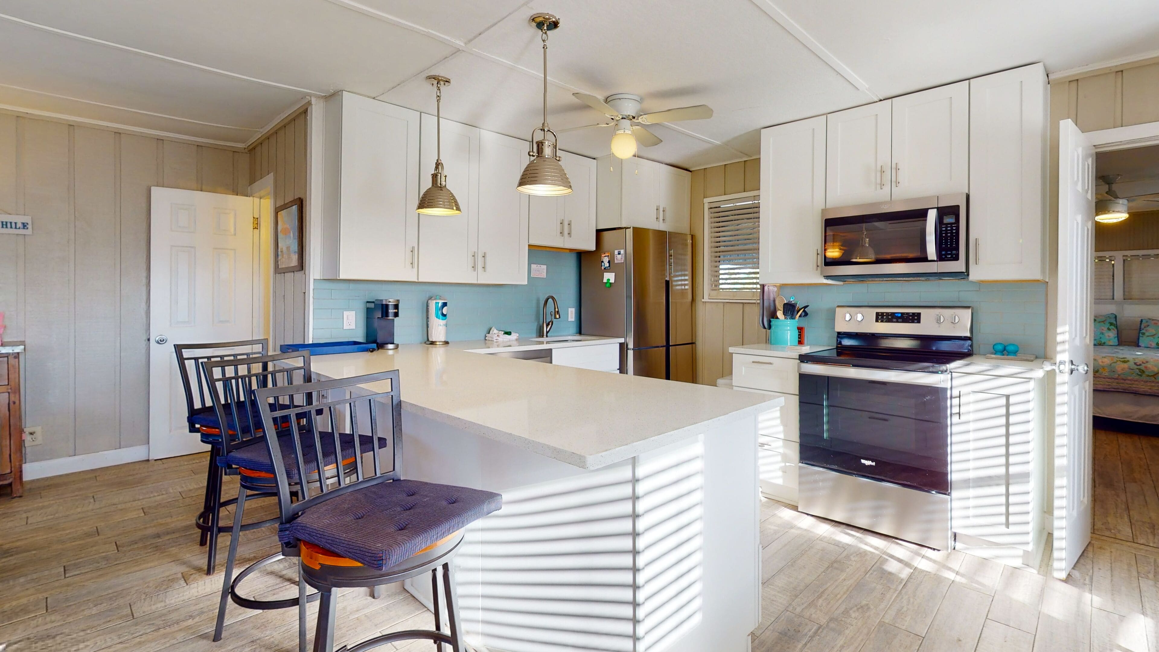 Kjøleskap, mikrobølgeovn, ovn og kokeplater