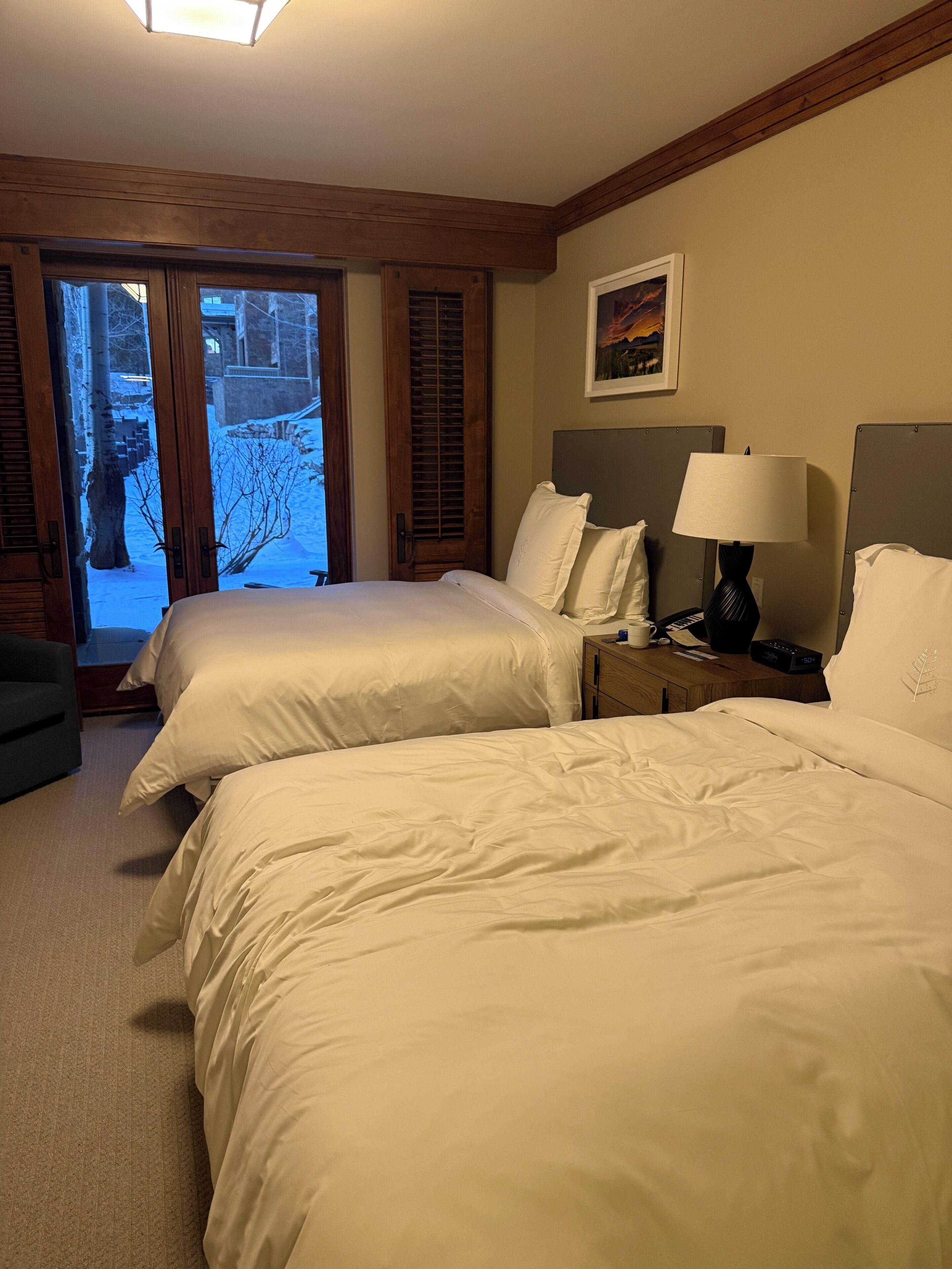 3 chambres, coffres-forts dans les chambres, fer et planche à repasser