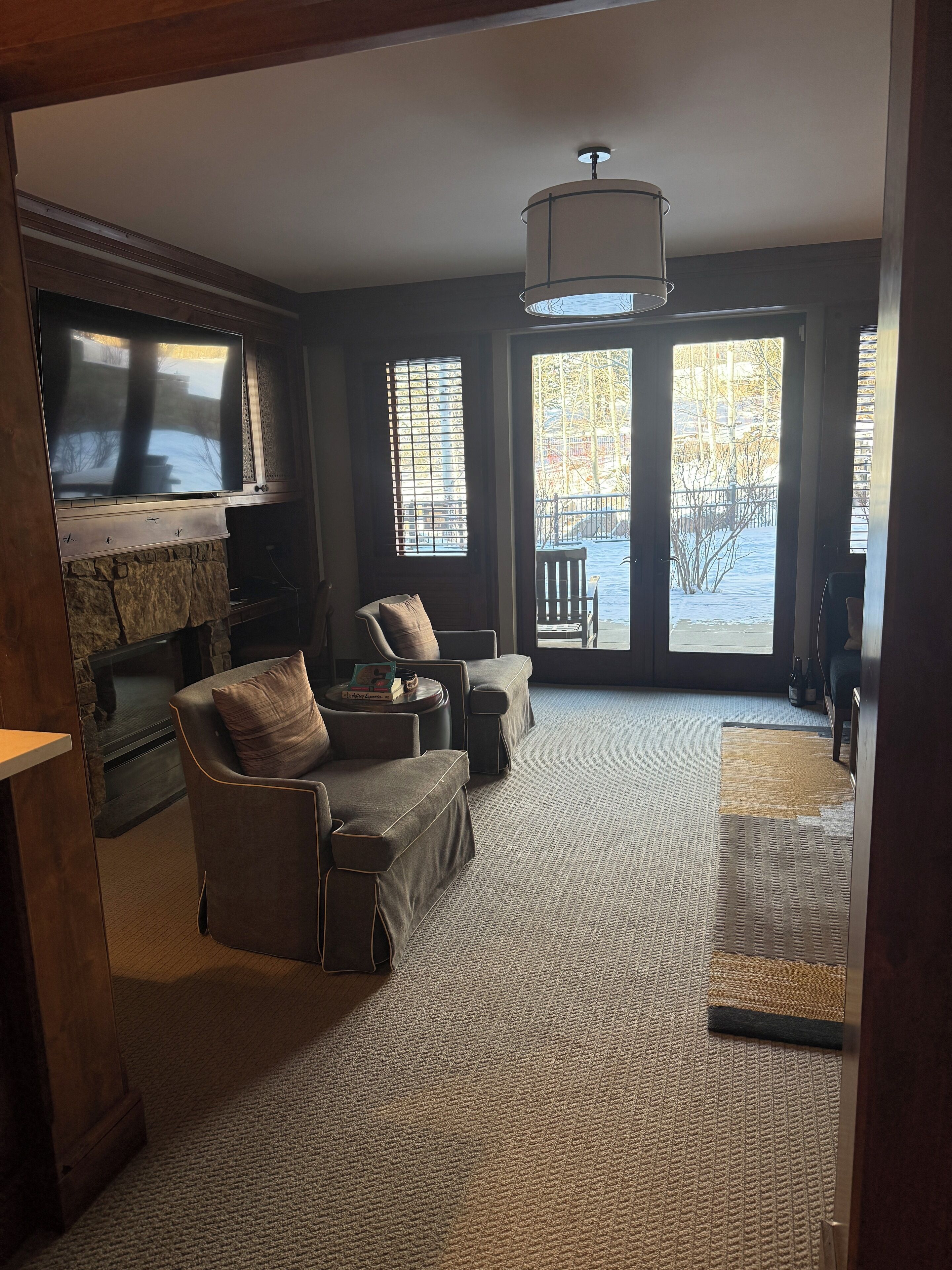 Télévision, cheminée