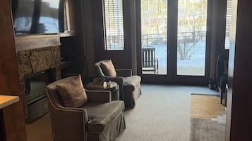 Télévision, cheminée