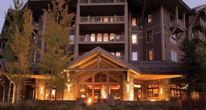 FOUR SEASONS Private Residence -- Ultimate Luxury Experience