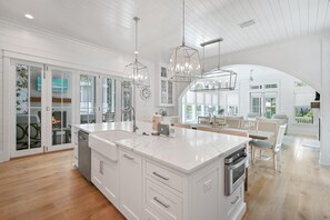 Fridge, microwave, oven, stovetop - Book a GetawayToday! Golf Cart! Private Pool! 5 Adult Bikes! Close to Beach! (Panama City Beach)