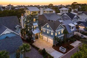 Exterior - Book a GetawayToday! Golf Cart! Private Pool! 5 Adult Bikes! Close to Beach! (Panama City Beach)