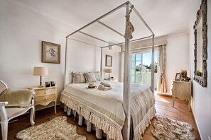 4 Schlafzimmer, Zimmersafe, Bügeleisen/Bügelbrett, kostenloses WLAN