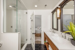 Combined shower/tub, towels, soap, shampoo