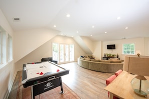 Game room - Casa Blanca in Miller Beach! (Gary)