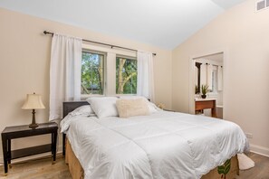 6 habitaciones, tabla de planchar con plancha, wifi y ropa de cama