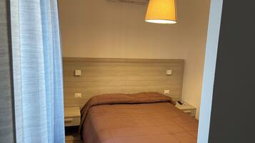 1 Schlafzimmer, Schreibtisch, WLAN, Bettwäsche