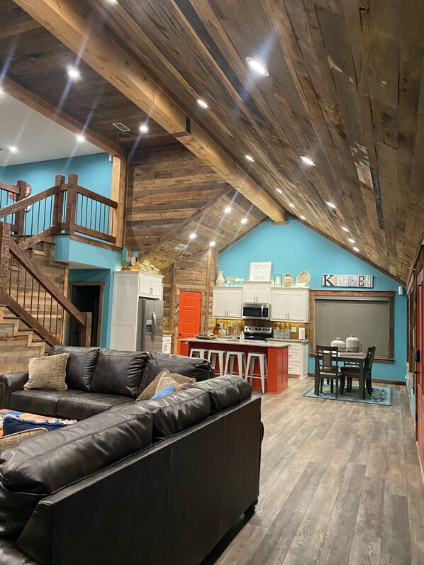 Smart TV, chimenea, videojuegos y estéreo