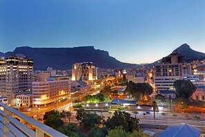 Property grounds - Stylish Apartment with Stunning Views (Cape Town)