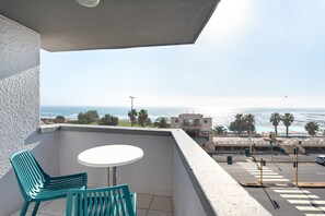 Property grounds - Beachfront Gem with Amazing Views! (Cape Town)